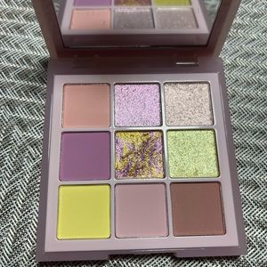Huda Beauty - pastel Rose